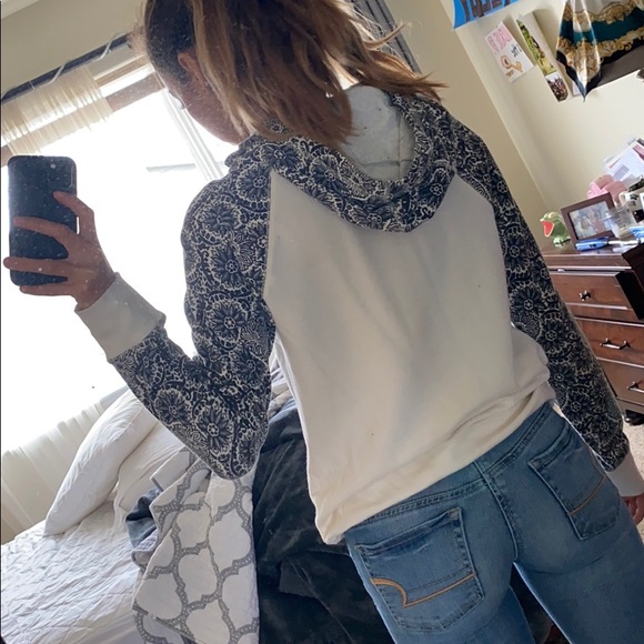 Sweatshirt - Picture 2 of 3